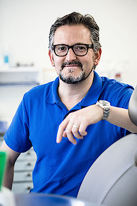 Babür Taner: Schöngeist, Zahnarzt und Arbeitgeber. Foto: © Claudia Link